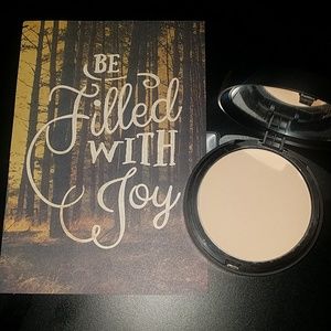 BareMinerals BarePRO Foundation in Aspen 04